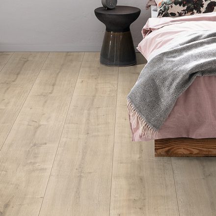 EGGER PRO KINGSIZE 8/32 2V Cream Hamilton Oak Laminált padló EPL107